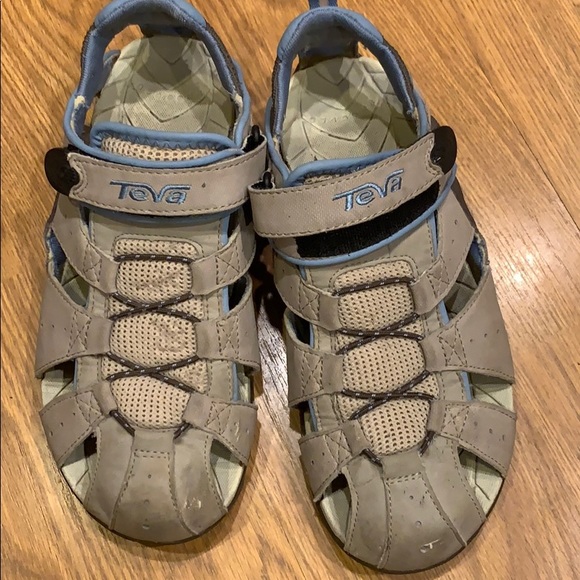 teva closed toe shoes